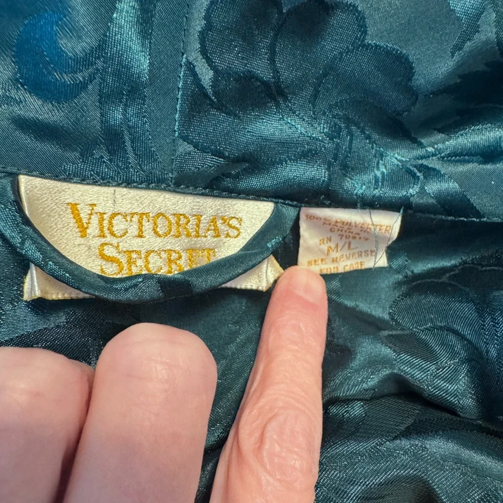 Victoria's Secret Robe SZ‎ M/L